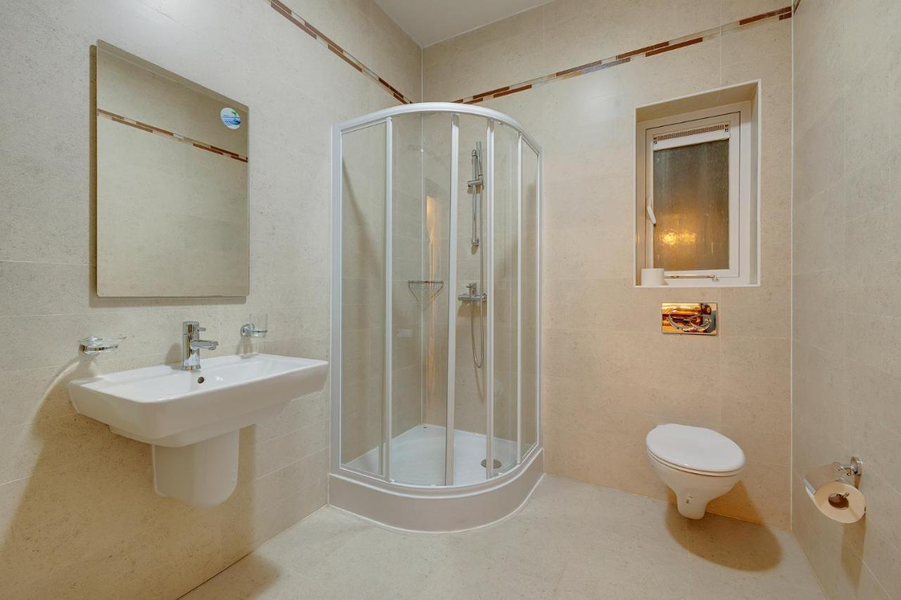 Seafront Lux Apart Inc Pool, Upmarket Area สลีมา ภายนอก รูปภาพ